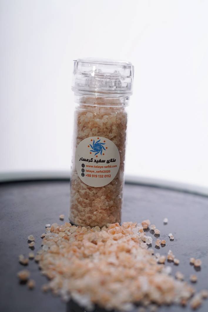 نمک ساب همراه با نمک صورتی